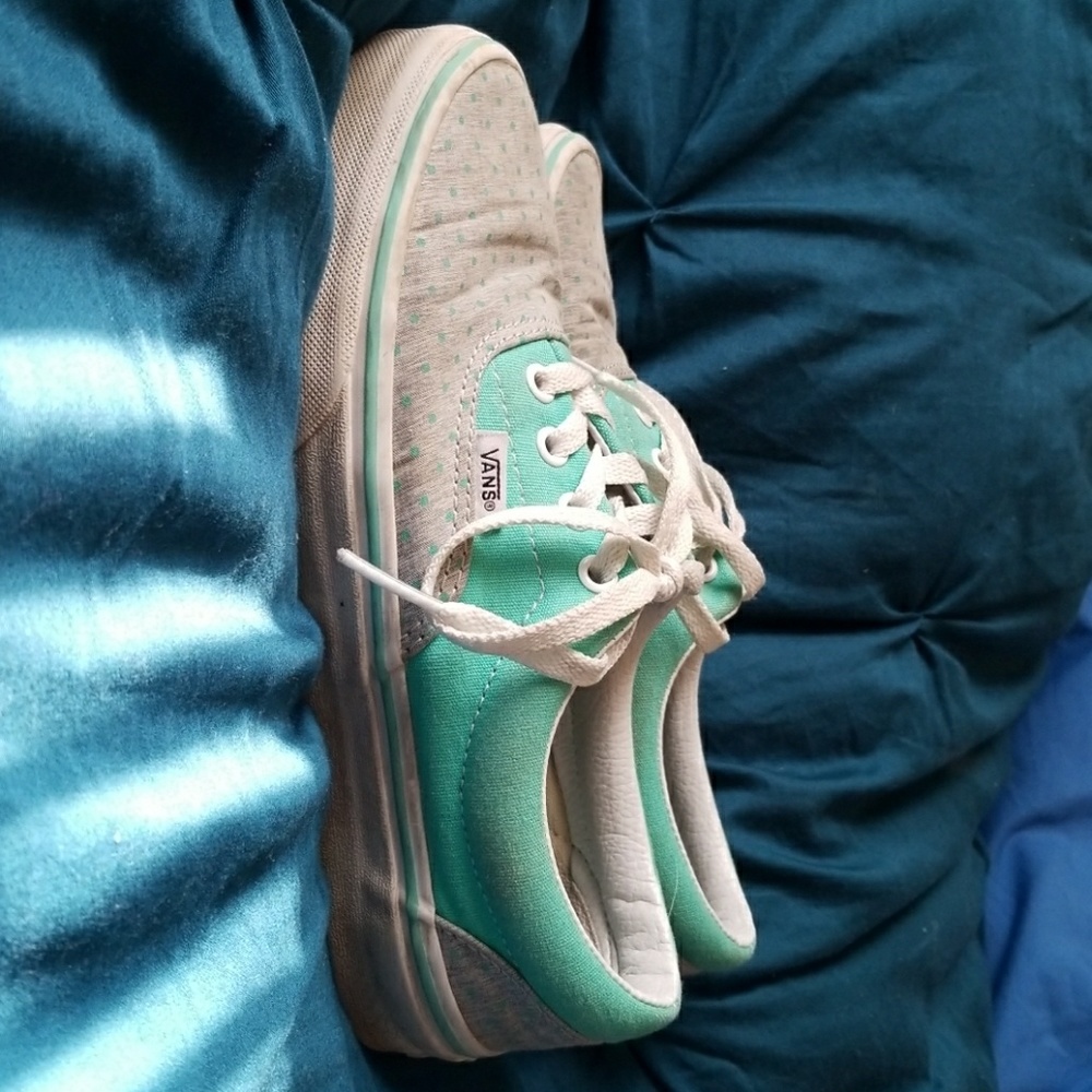 Shoes - Picture 3 of 4